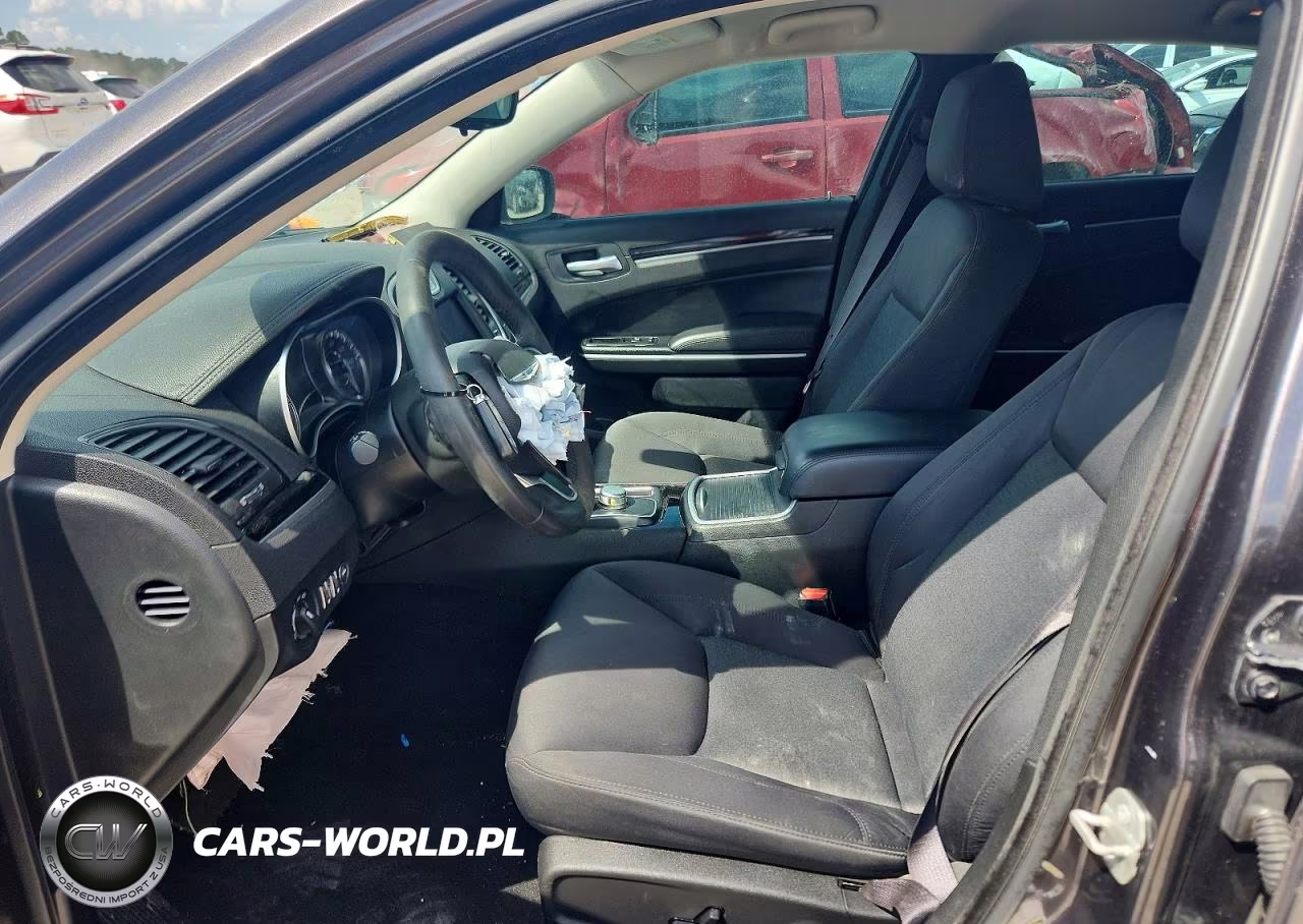 2023 Chrysler 300 Touring VIN:2C3CCAAG6PH577583 - 7