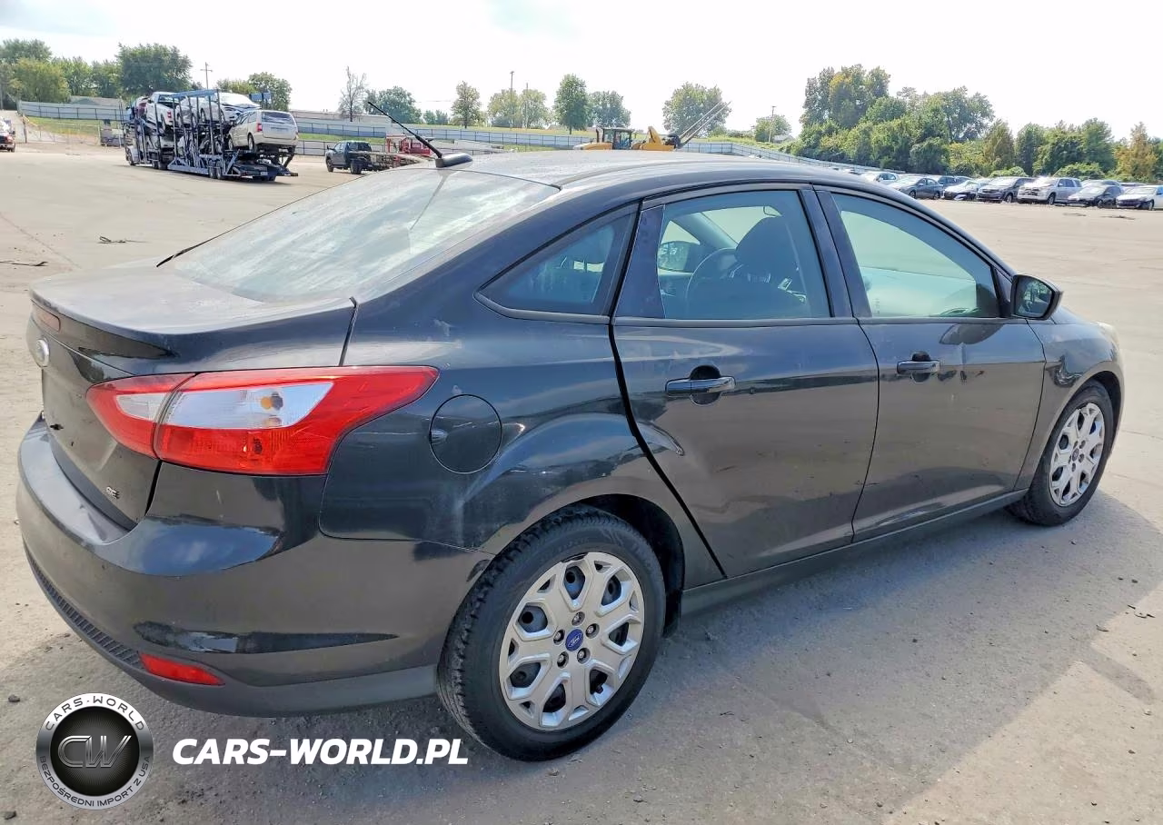2012 Ford Focus Se VIN:1FAHP3F24CL127870 - 3