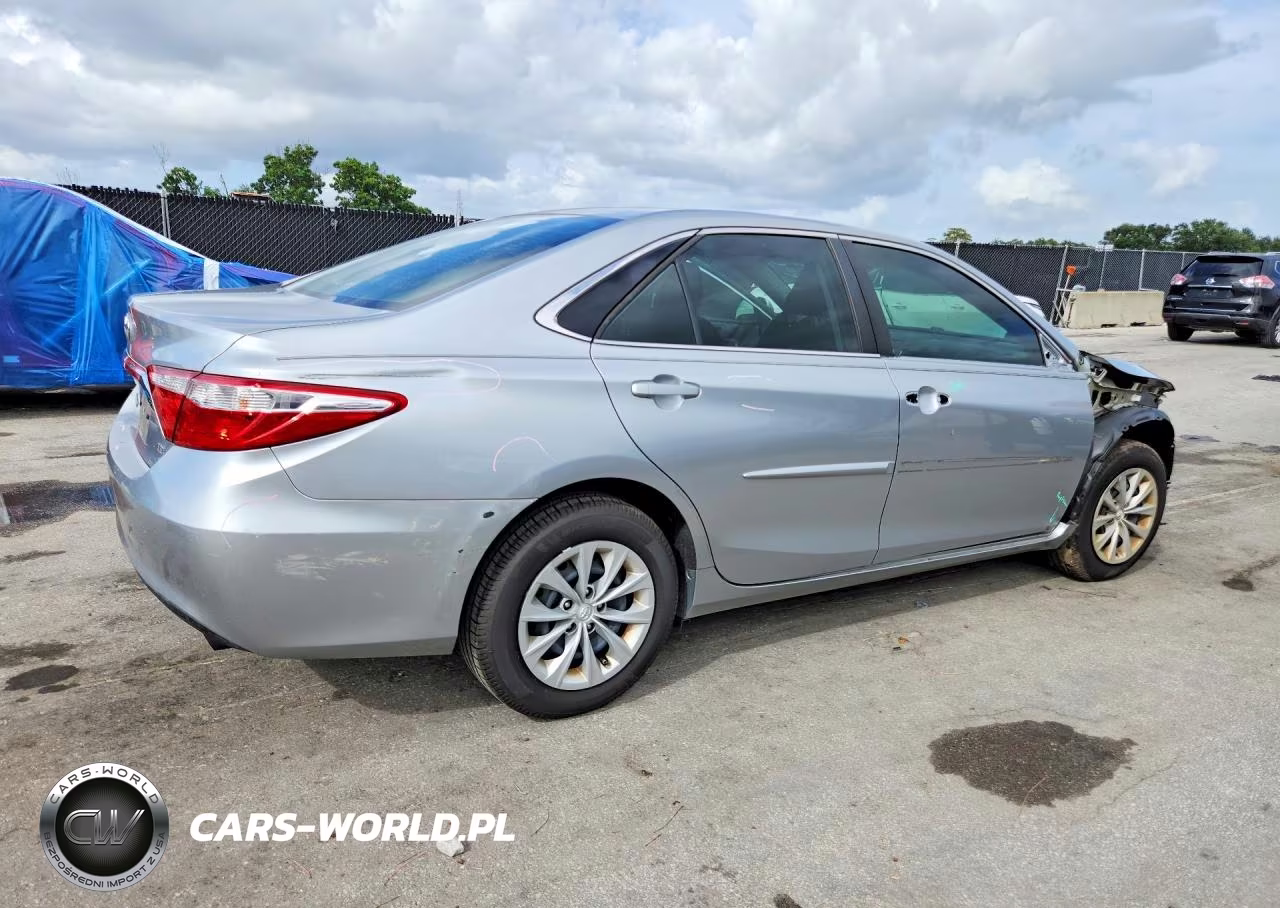 2017 Toyota Camry Le VIN:4T1BF1FK2HU279165 - 3