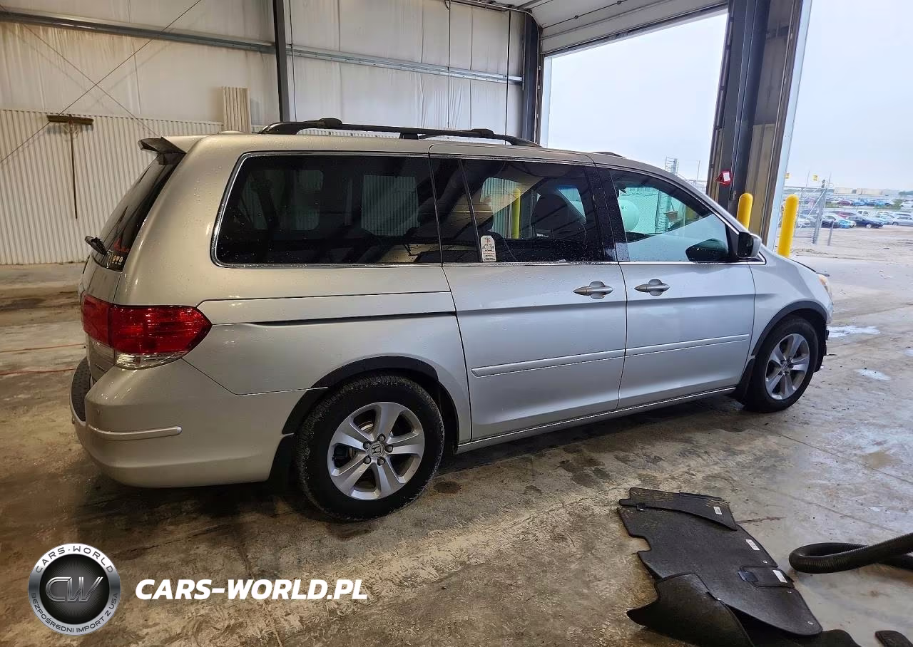 2010 Honda Odyssey Touring VIN:5FNRL3H97AB099485 - 3