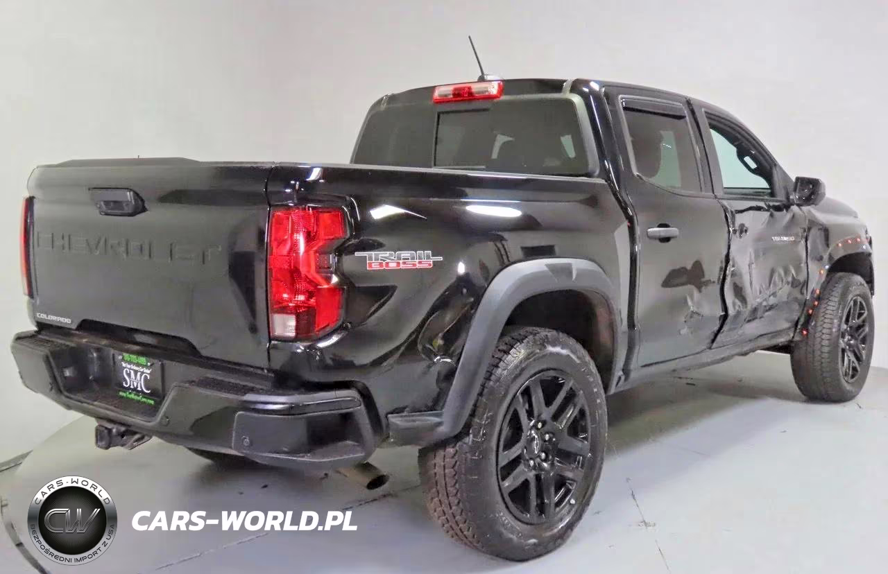 2024 Chevrolet Colorado Trail Boss VIN:1GCPTEEK0R1222946 - 3