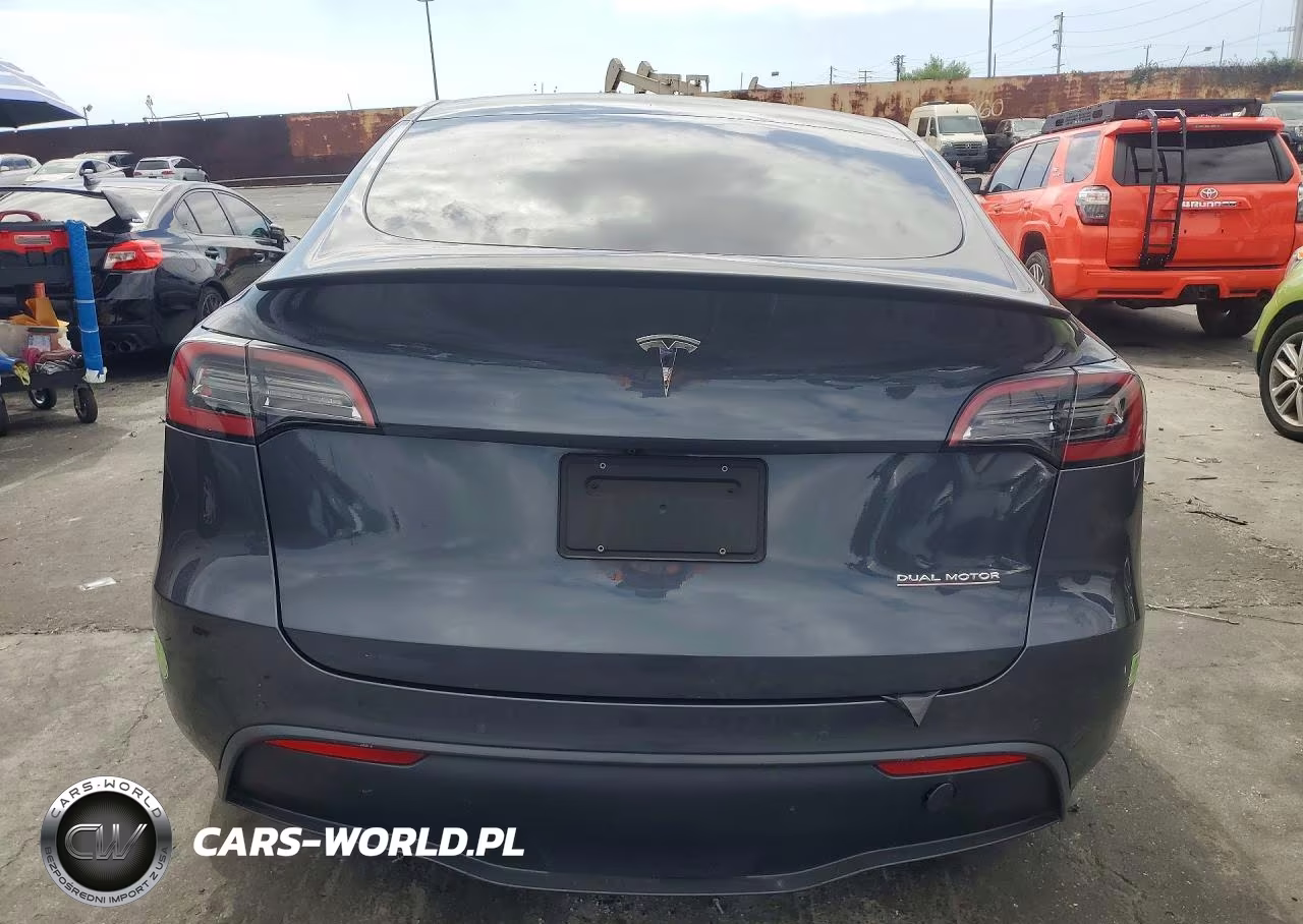 2022 Tesla Model Y VIN:7SAYGDEF2NF405775 - 6