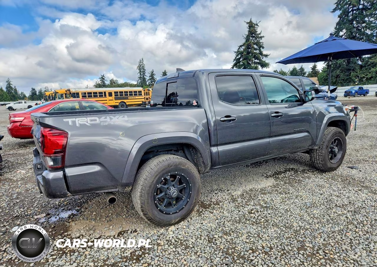2018 Toyota Tacoma Trd Sport VIN:3TMCZ5AN4JM144370 - 3