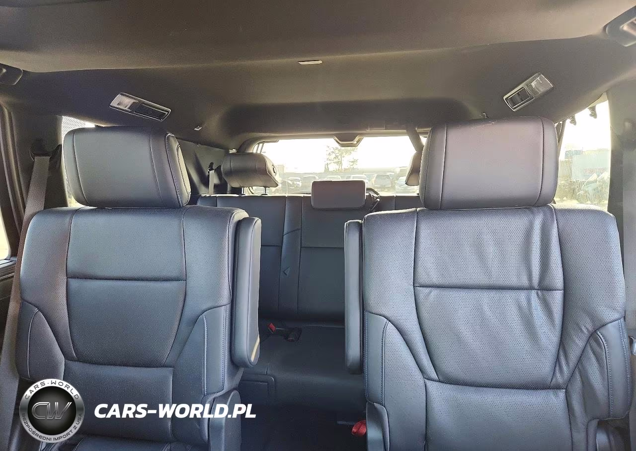 2025 Toyota Sequoia Platinum VIN:7SVAAABA9SX054507 - 10