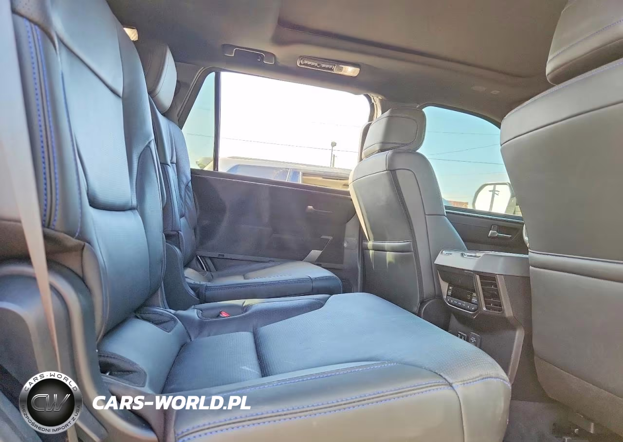 2025 Toyota Sequoia Platinum VIN:7SVAAABA9SX054507 - 11
