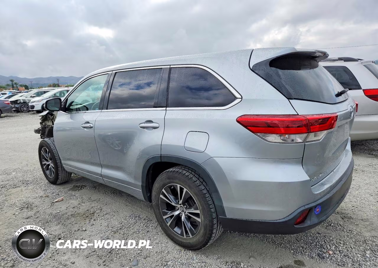 2018 Toyota Highlander Le VIN:5TDZARFH3JS034342 - 2