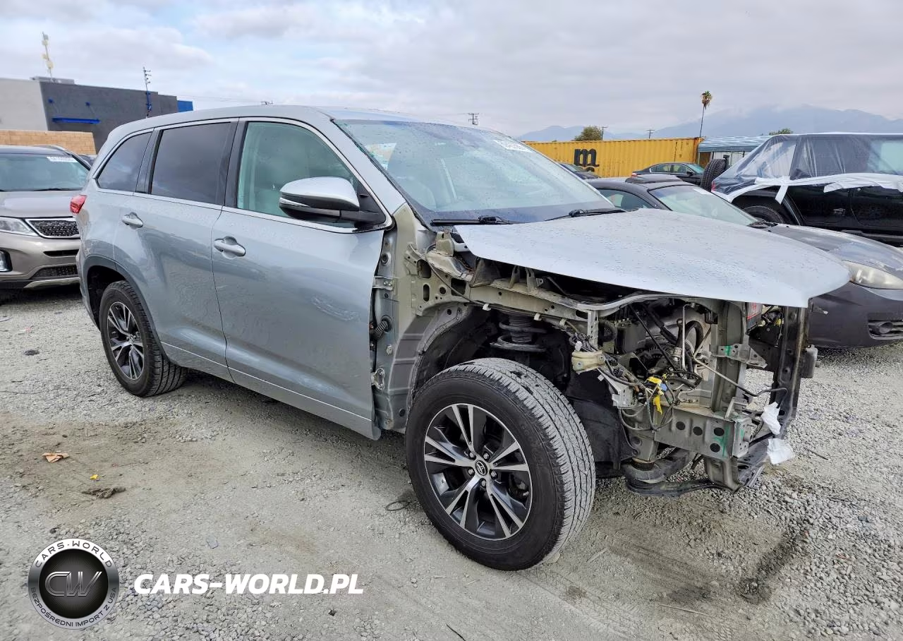 2018 Toyota Highlander Le VIN:5TDZARFH3JS034342 - 4
