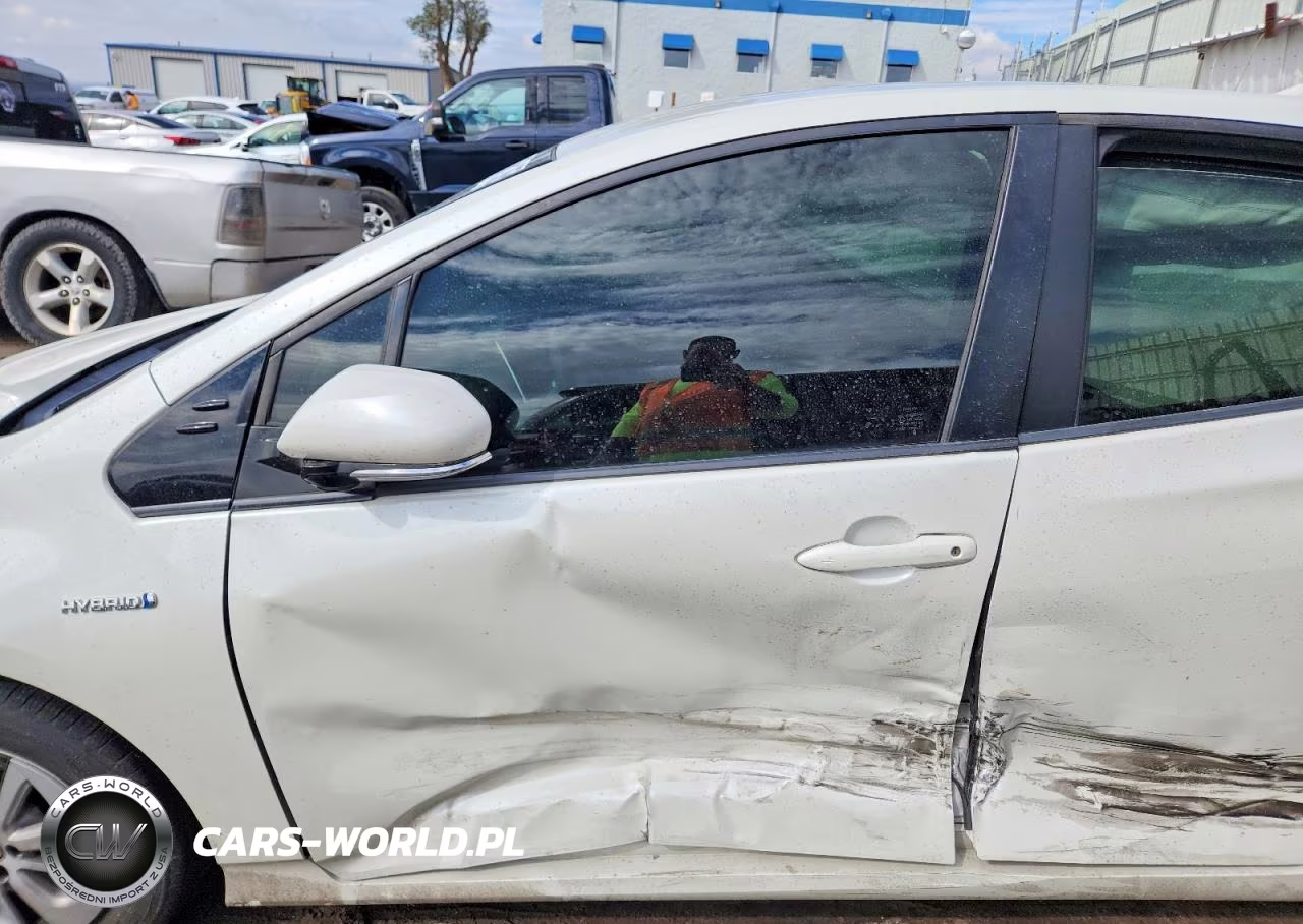 2017 Toyota Prius Two VIN:JTDKBRFU7H3055993 - 7
