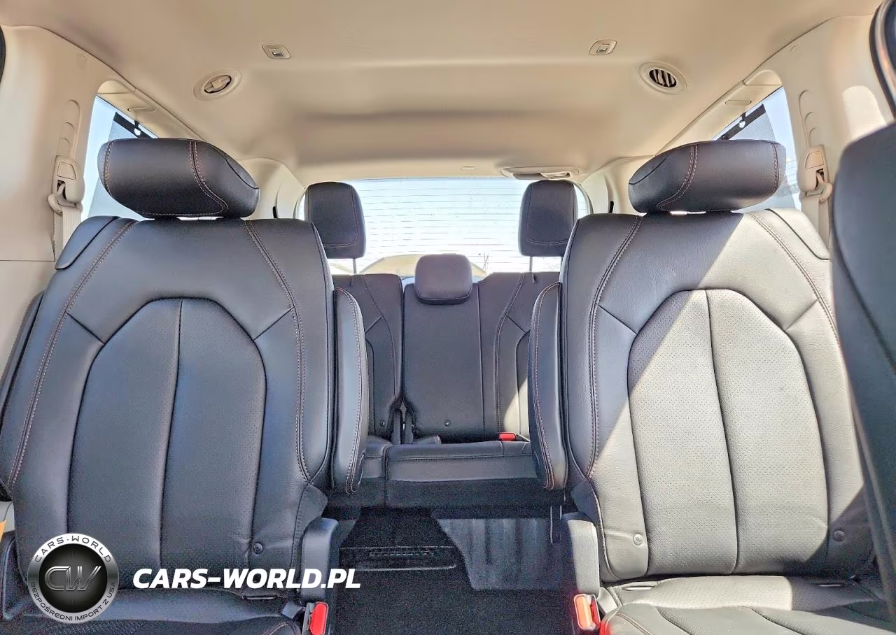 2018 Chrysler Pacifica Touring L Plus VIN:2C4RC1EG4JR260922 - 10