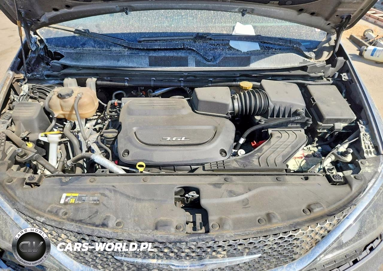 2018 Chrysler Pacifica Touring L Plus VIN:2C4RC1EG4JR260922 - 12
