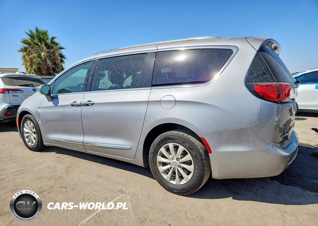 2018 Chrysler Pacifica Touring L Plus VIN:2C4RC1EG4JR260922 - 2