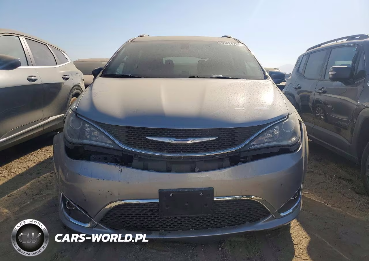 2018 Chrysler Pacifica Touring L Plus VIN:2C4RC1EG4JR260922 - 5