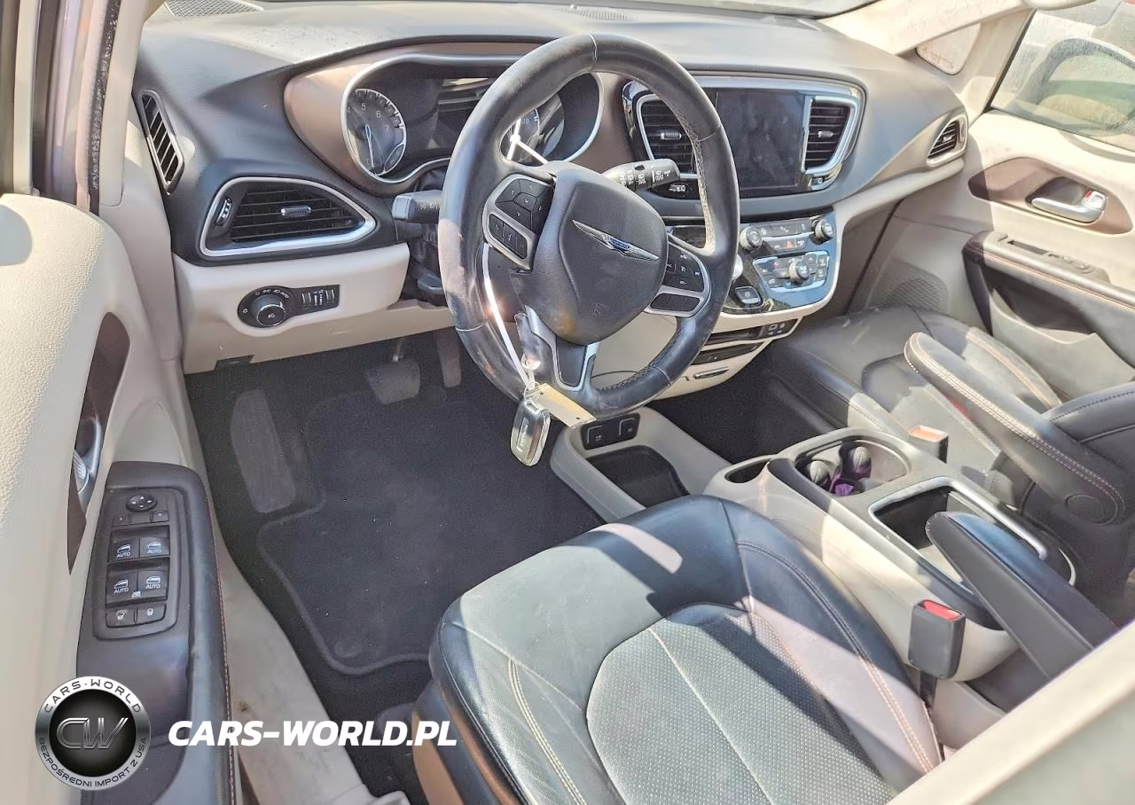 2018 Chrysler Pacifica Touring L Plus VIN:2C4RC1EG4JR260922 - 8