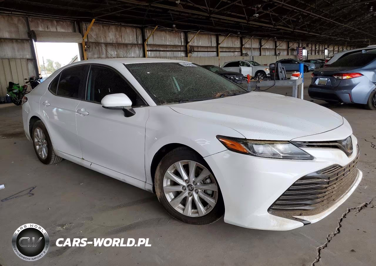 2019 Toyota Camry Le VIN:4T1B11HK9KU238826 - 4