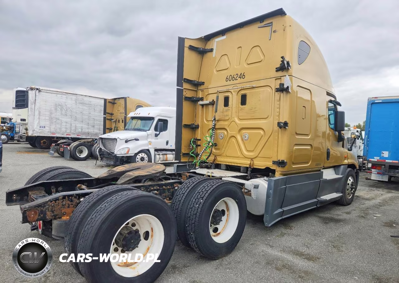2016 Freightliner Cascadia 125 Semi Truck VIN:3AKJGLD58GSGU5365 - 3