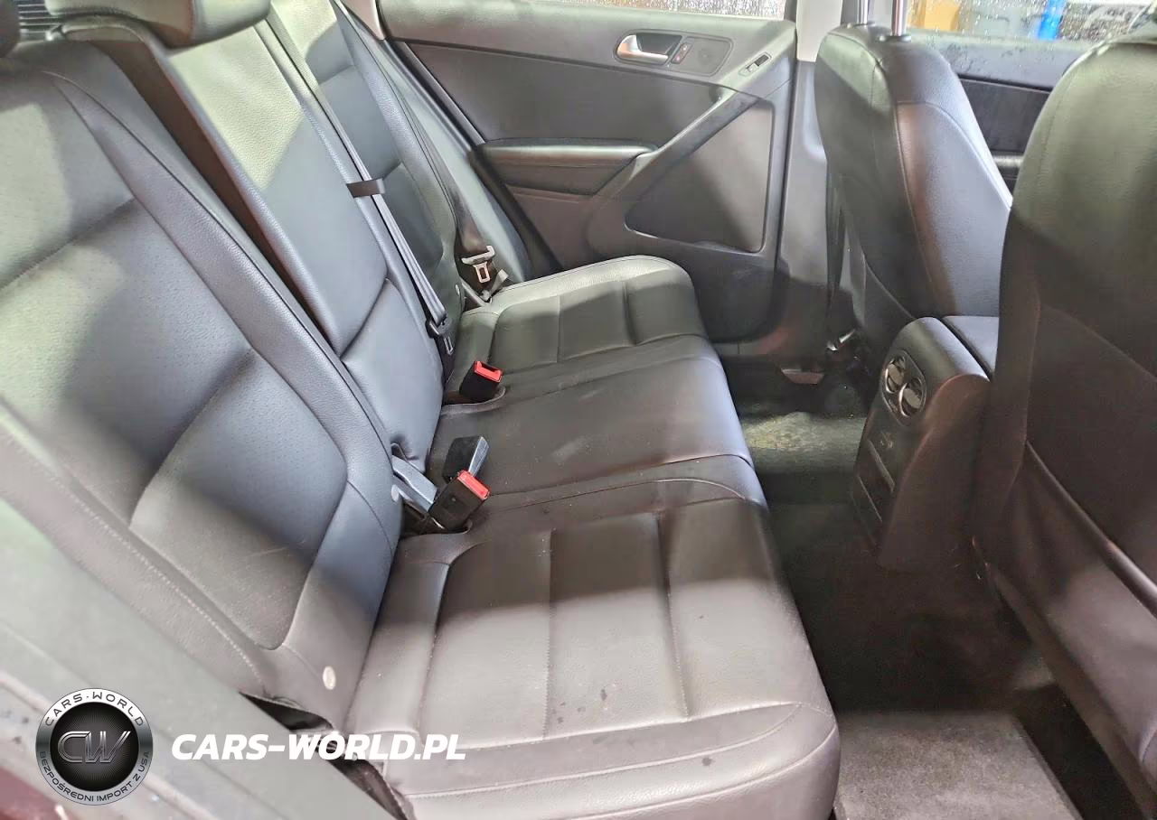 2016 Volkswagen Tiguan S VIN:WVGBV7AX1GW592381 - 11