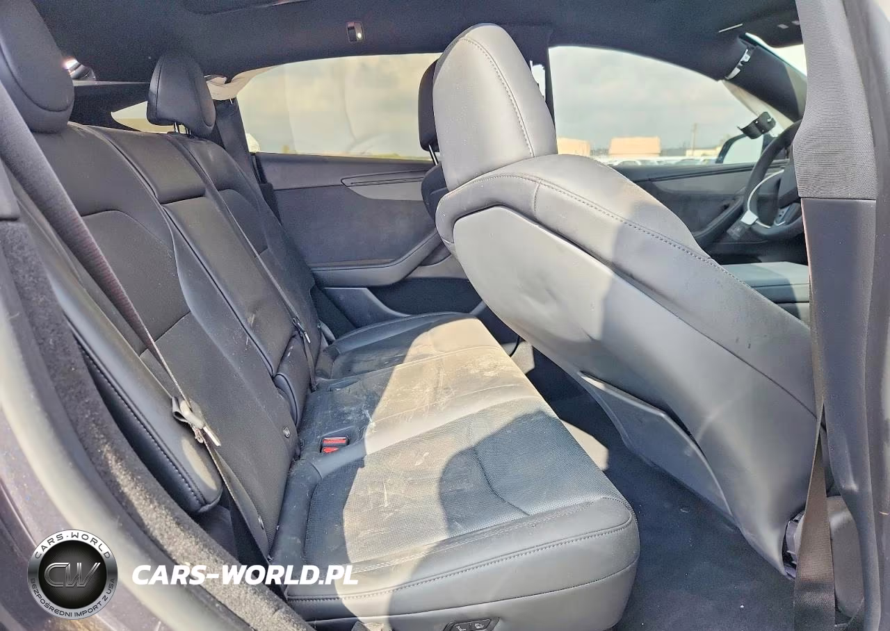 2026 Tesla Model Y VIN:7SAYGDED0TF621118 - 10