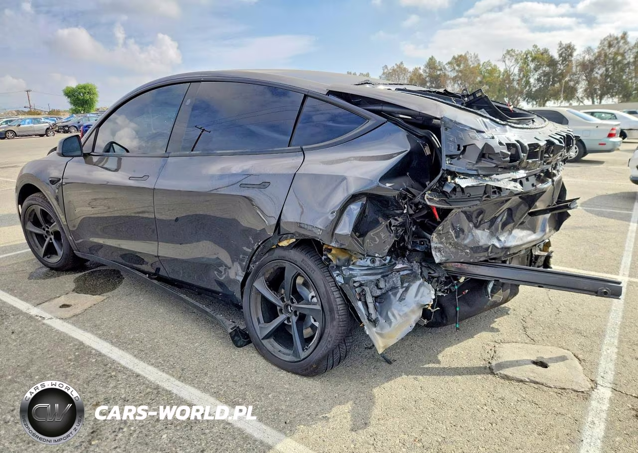 2026 Tesla Model Y VIN:7SAYGDED0TF621118 - 2