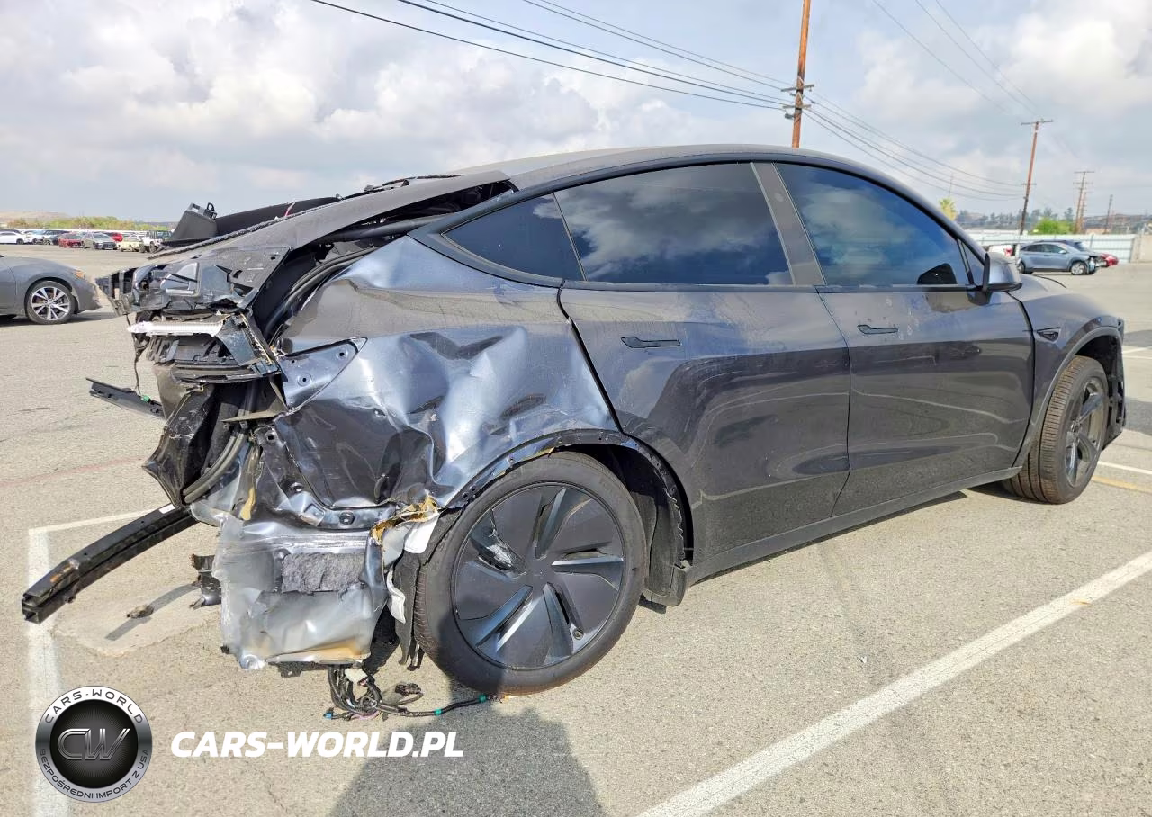 2026 Tesla Model Y VIN:7SAYGDED0TF621118 - 3