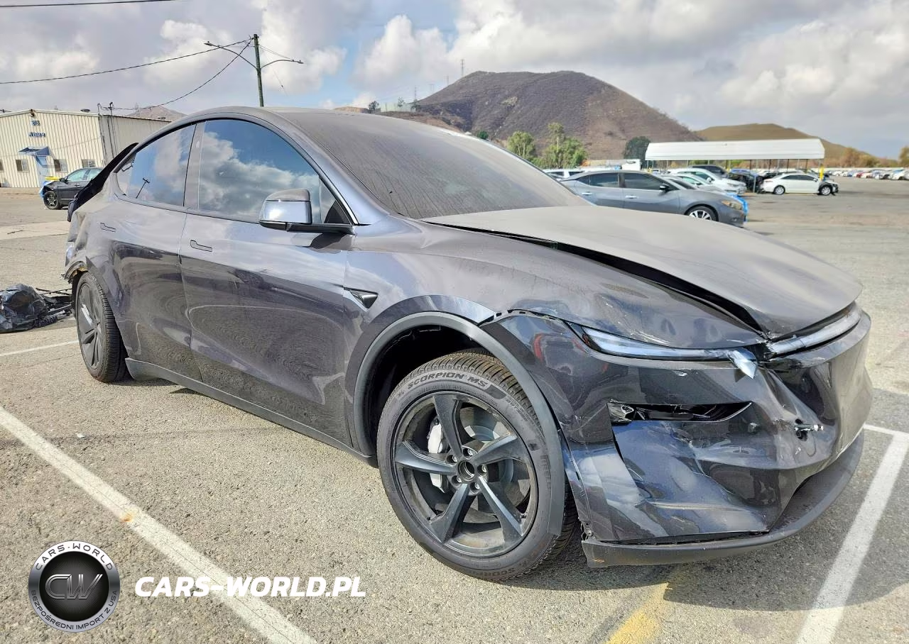 2026 Tesla Model Y VIN:7SAYGDED0TF621118 - 4