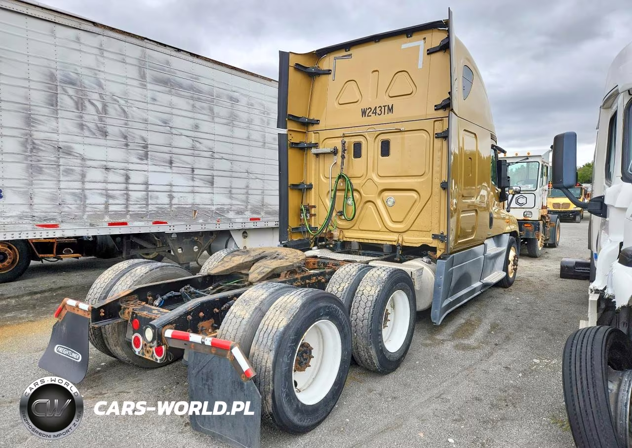 2016 Freightliner Cascadia 125 Semi Truck VIN:3AKJGLD52GSGU5362 - 3