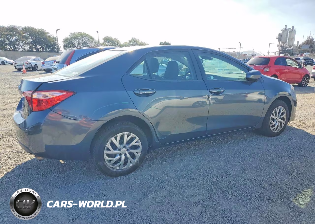 2017 Toyota Corolla Le VIN:2T1BURHE7HC903507 - 3