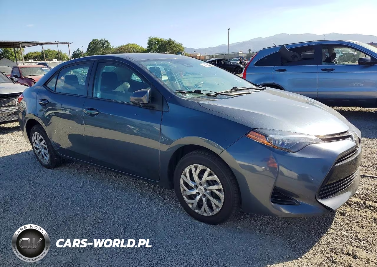 2017 Toyota Corolla Le VIN:2T1BURHE7HC903507 - 4