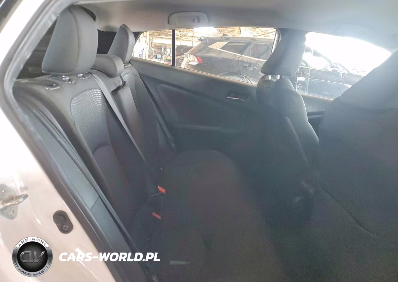 2021 Toyota Prius Le VIN:JTDKAMFU1M3147066 - 10
