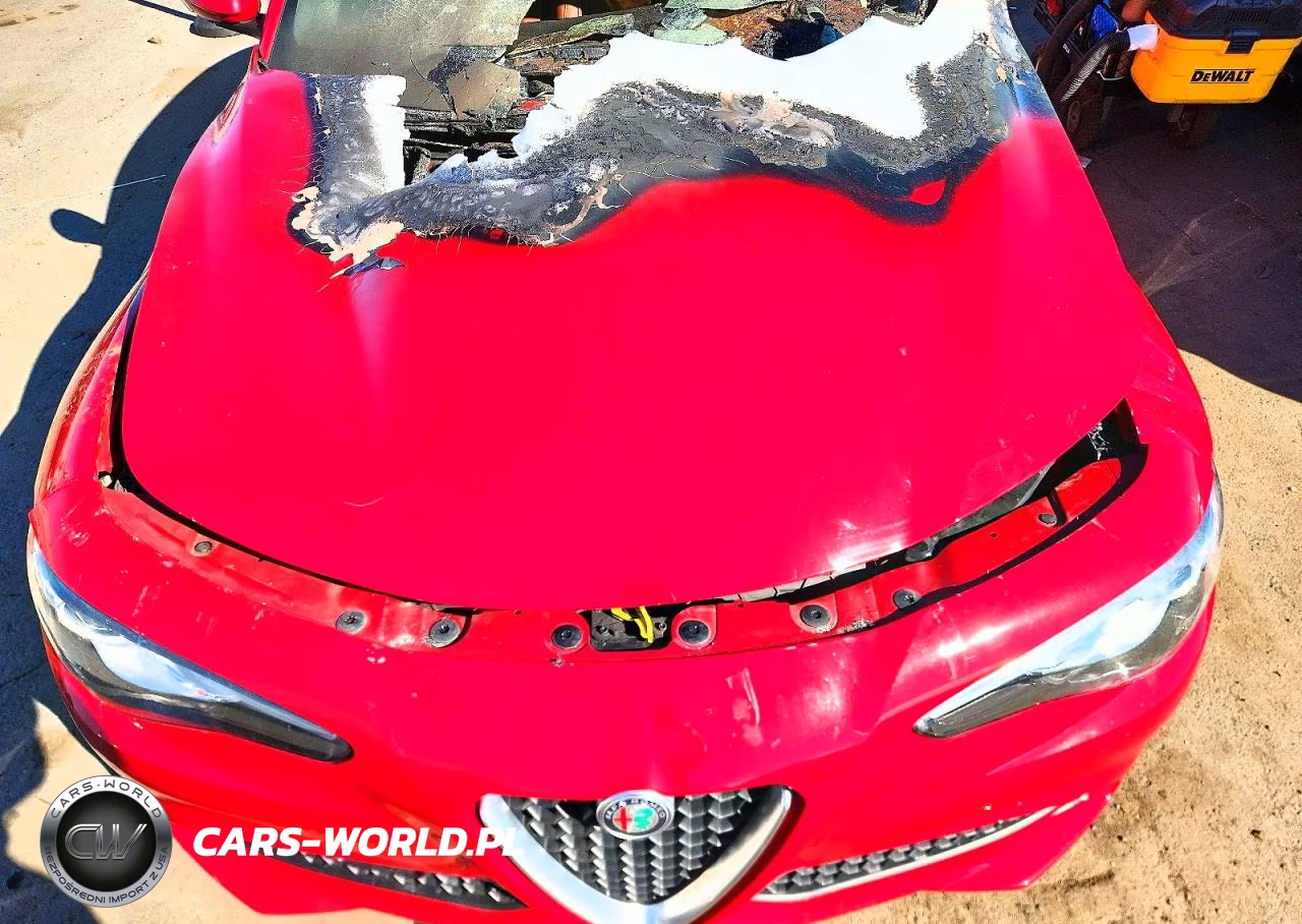 2018 Alfa Romeo Giulia Ti Q4 VIN:ZARFAEENXJ7580574 - 11