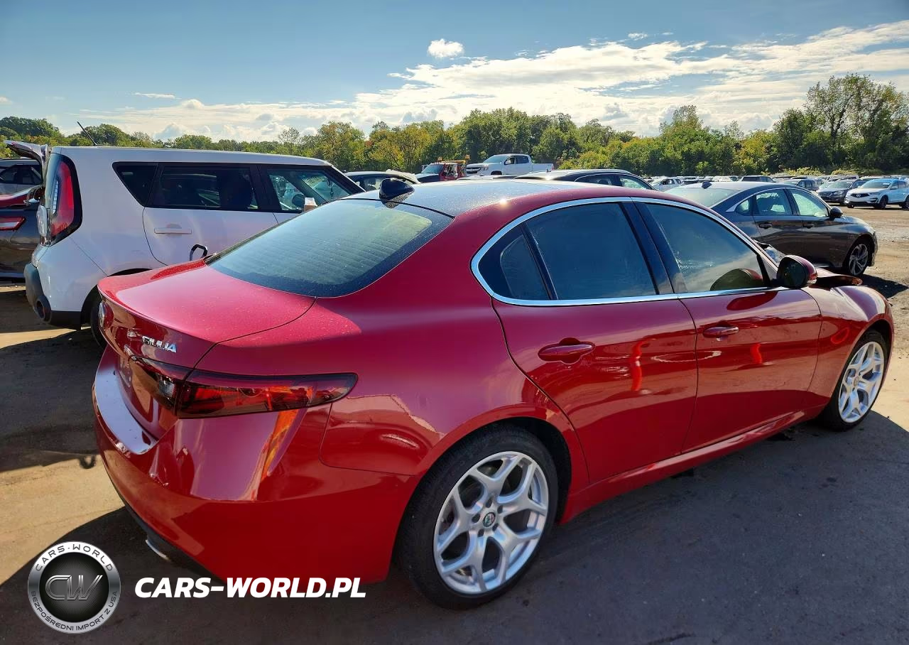 2018 Alfa Romeo Giulia Ti Q4 VIN:ZARFAEENXJ7580574 - 3