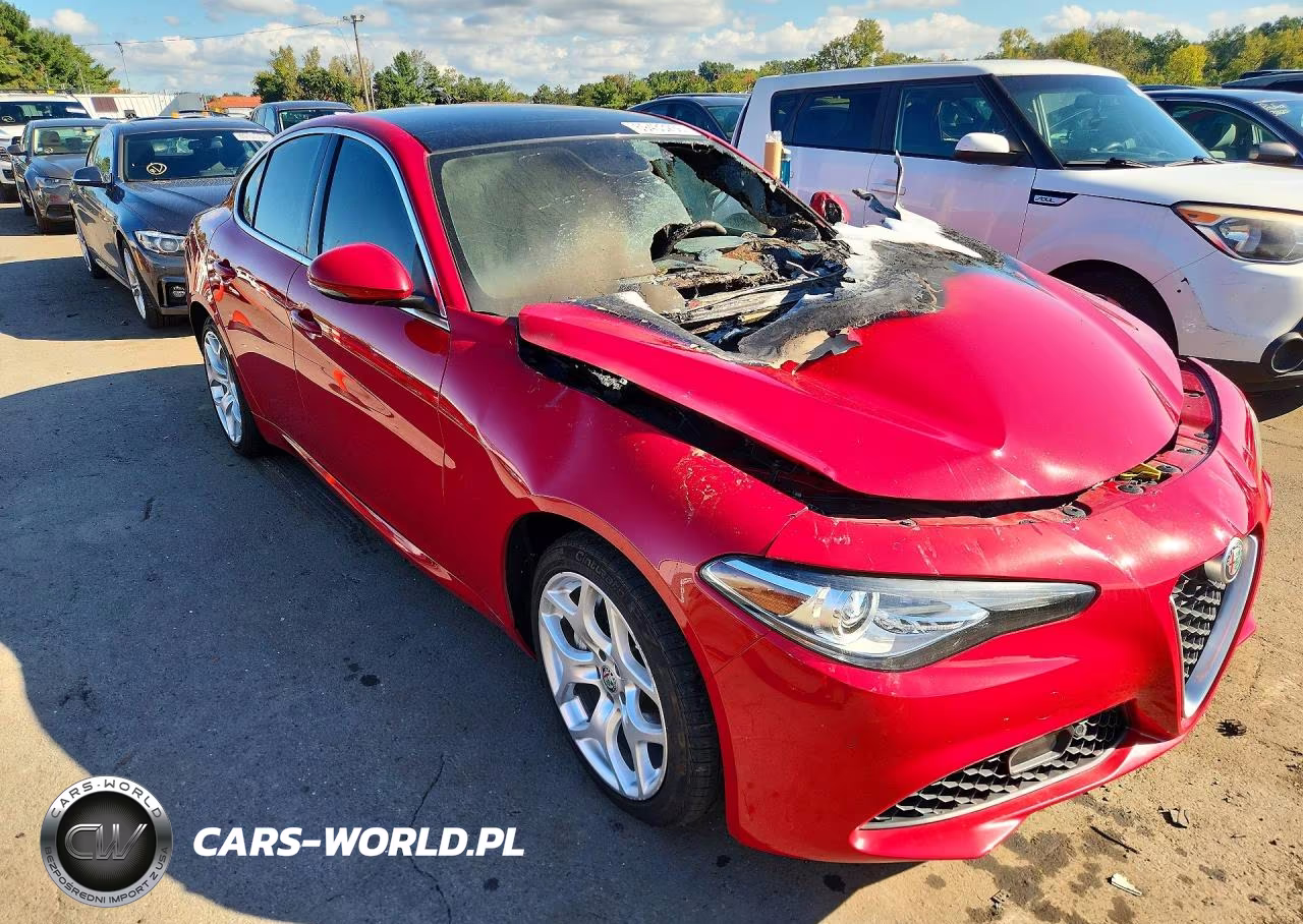 2018 Alfa Romeo Giulia Ti Q4 VIN:ZARFAEENXJ7580574 - 4