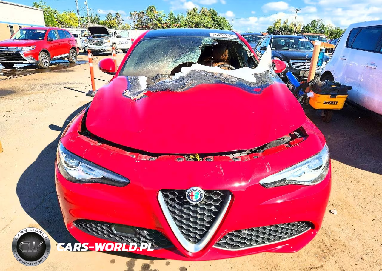 2018 Alfa Romeo Giulia Ti Q4 VIN:ZARFAEENXJ7580574 - 5