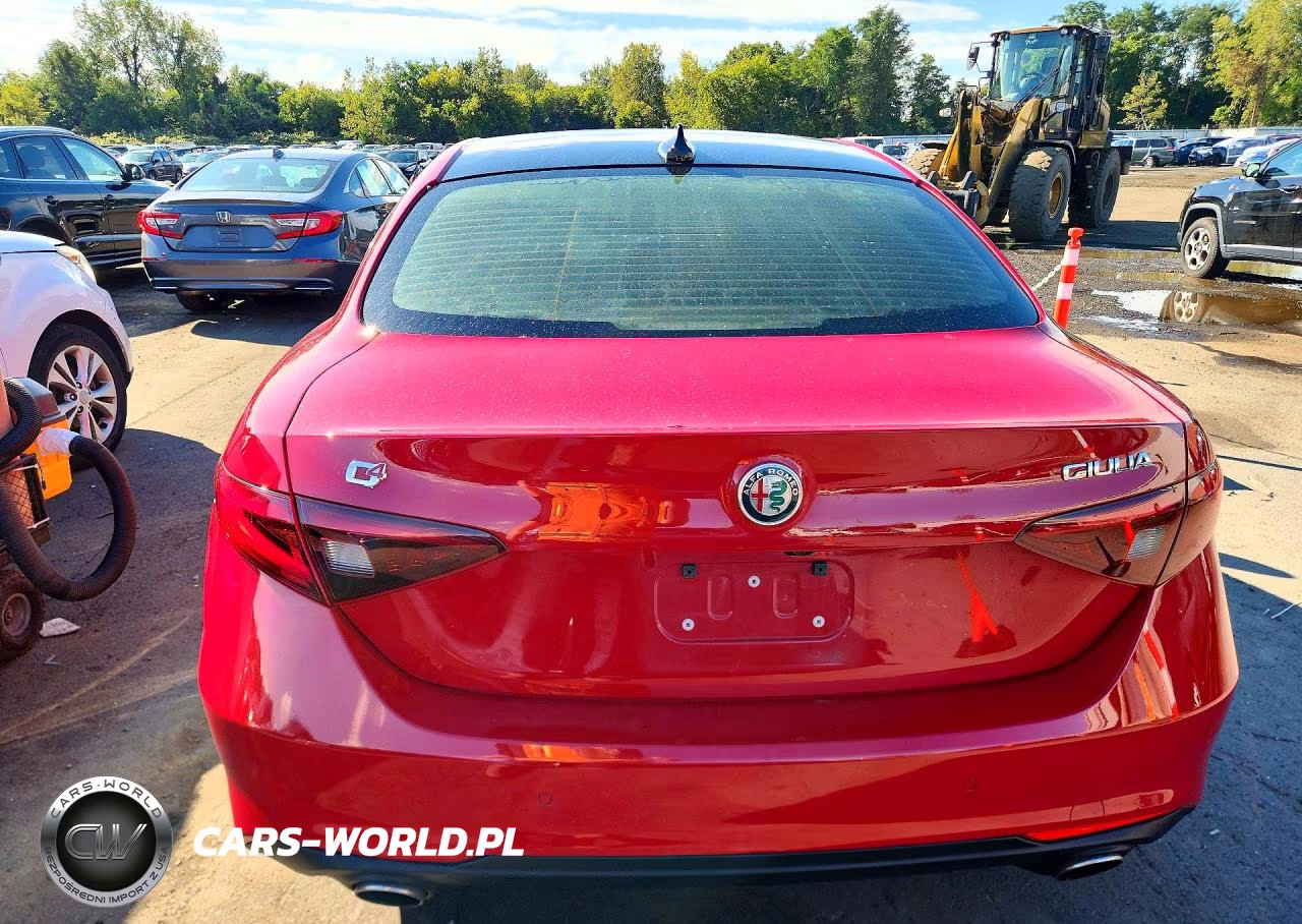 2018 Alfa Romeo Giulia Ti Q4 VIN:ZARFAEENXJ7580574 - 6