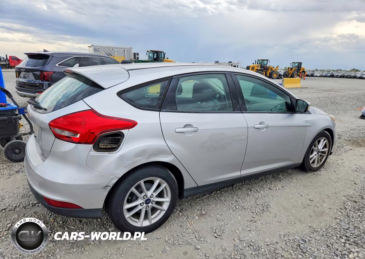 2015 Ford Focus Se VIN:1FADP3K25FL317945 - 3