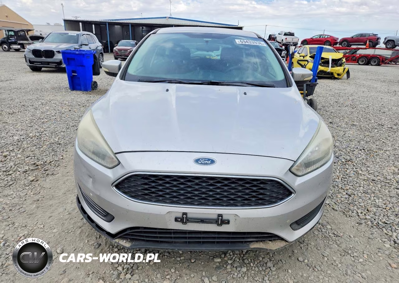 2015 Ford Focus Se VIN:1FADP3K25FL317945 - 5