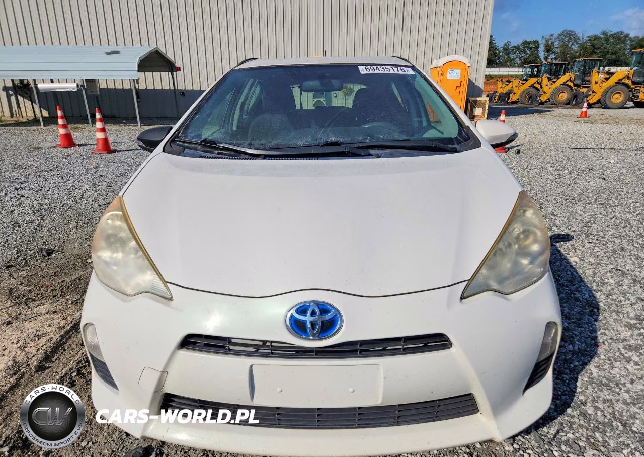 2013 Toyota Prius C Two VIN:JTDKDTB37D1058337 - 5