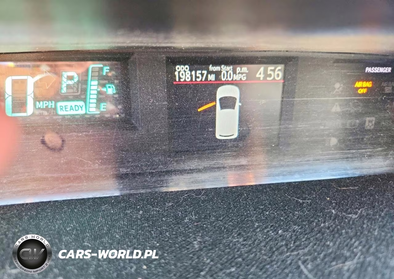 2013 Toyota Prius C Two VIN:JTDKDTB37D1058337 - 9