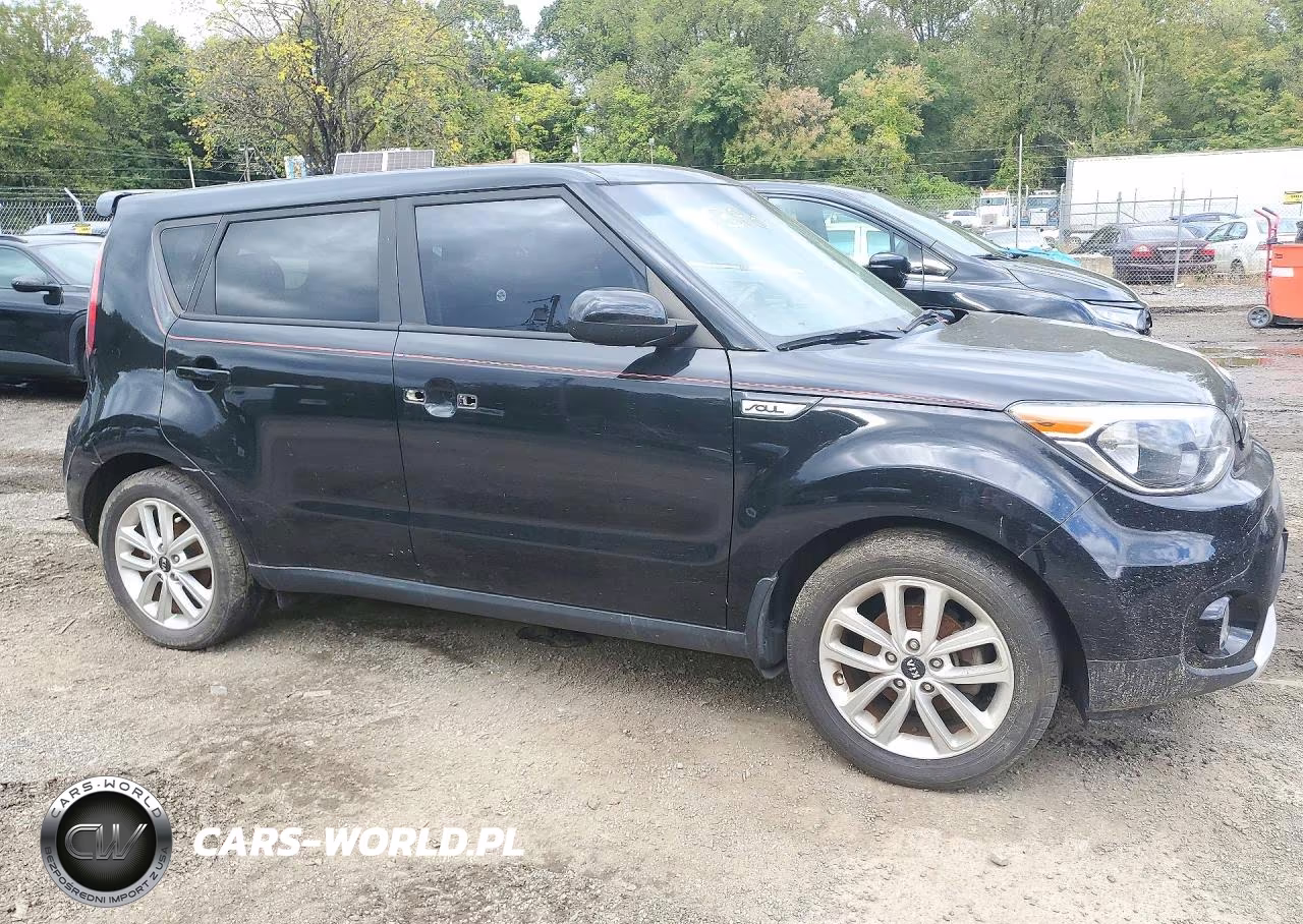 2017 Kia Soul + VIN:KNDJP3A51H7437424 - 4