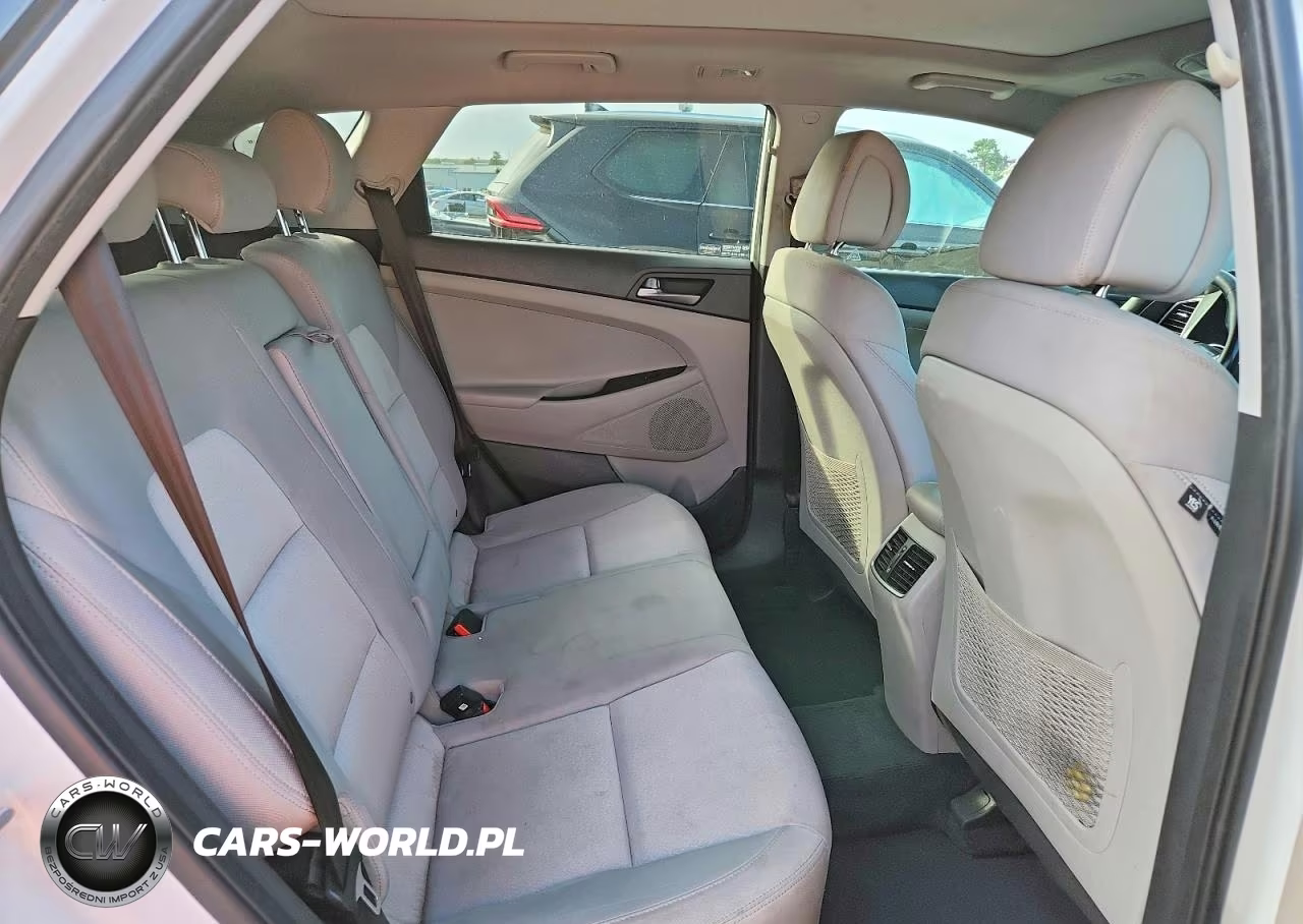 2017 Hyundai Tucson Value VIN:KM8J3CA26HU568962 - 11