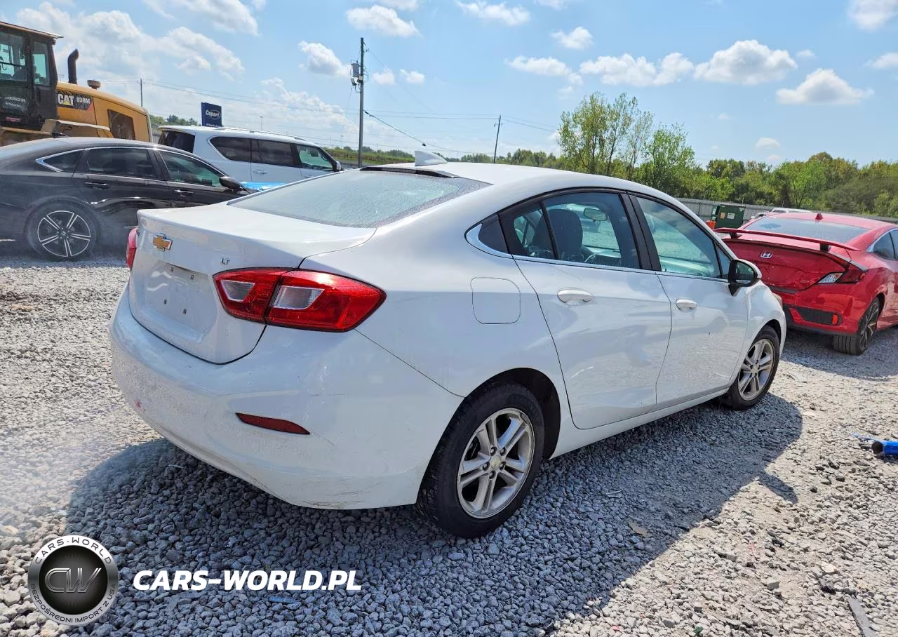 2018 Chevrolet Cruze Lt VIN:1G1BE5SM2J7169350 - 3