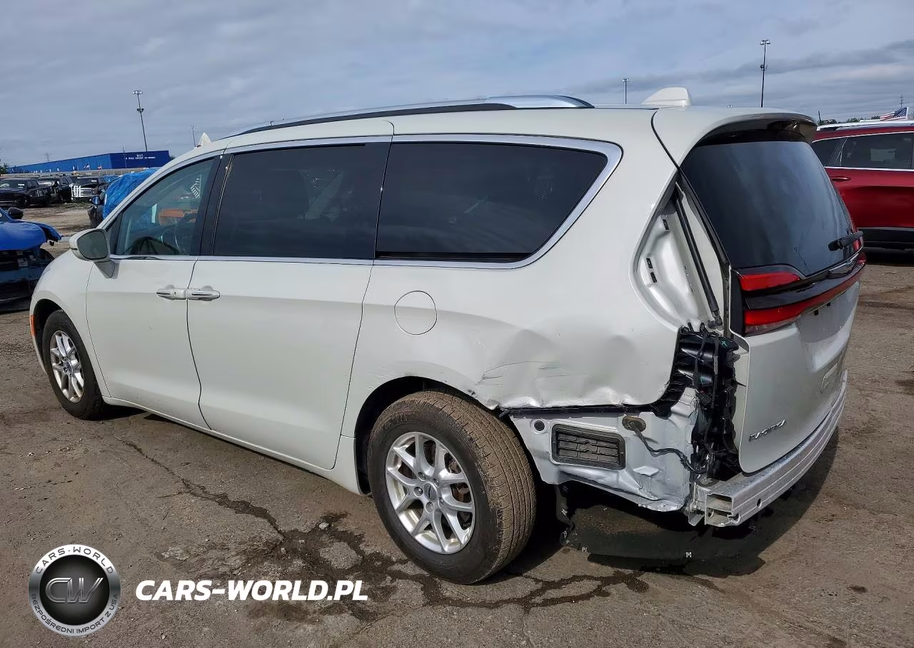 2021 Chrysler Pacifica Touring L VIN:2C4RC1BG6MR590876 - 2