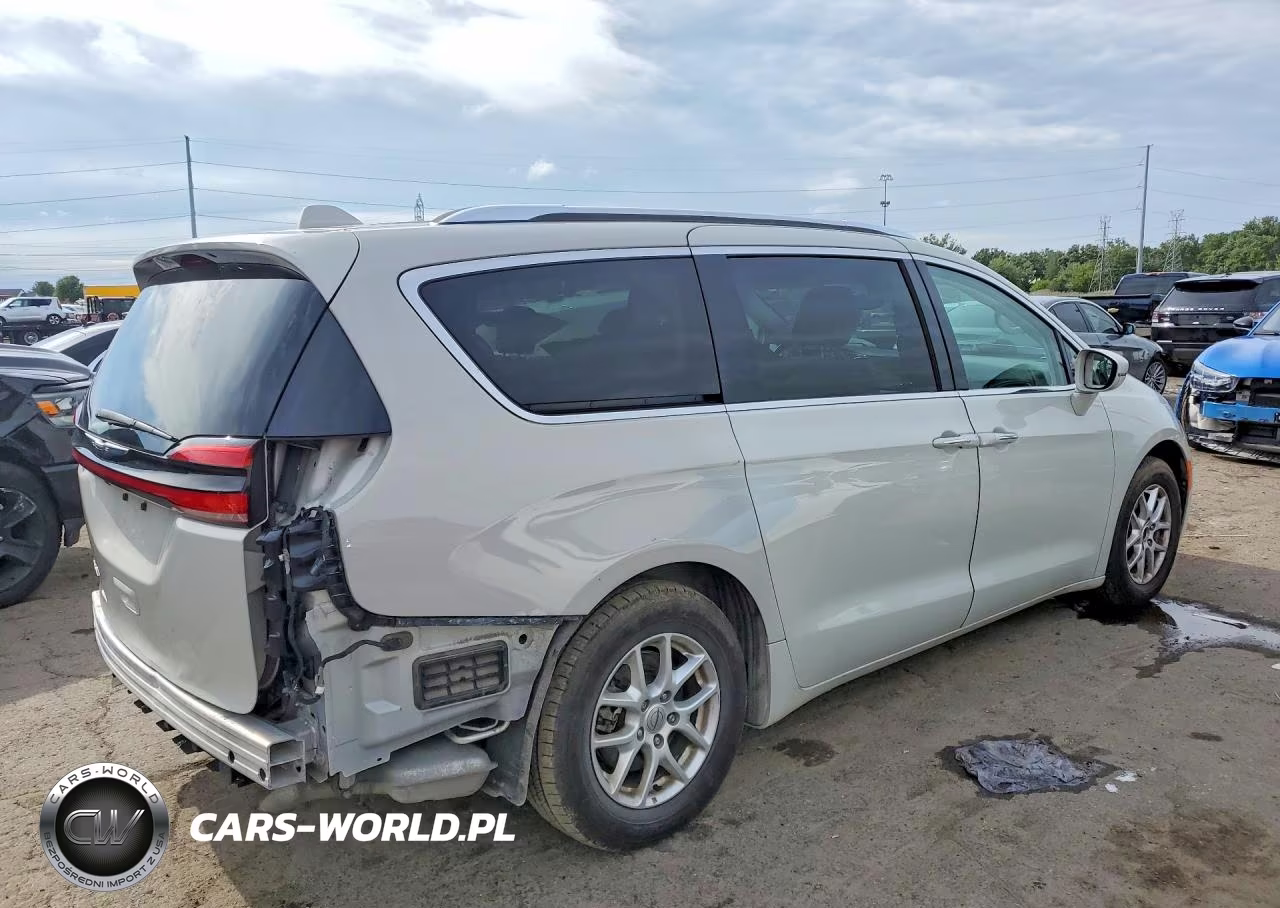2021 Chrysler Pacifica Touring L VIN:2C4RC1BG6MR590876 - 3
