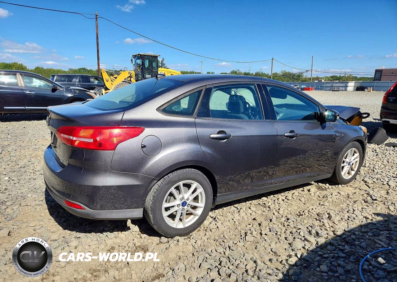 2015 Ford Focus Se VIN:1FADP3F22FL263207 - 3
