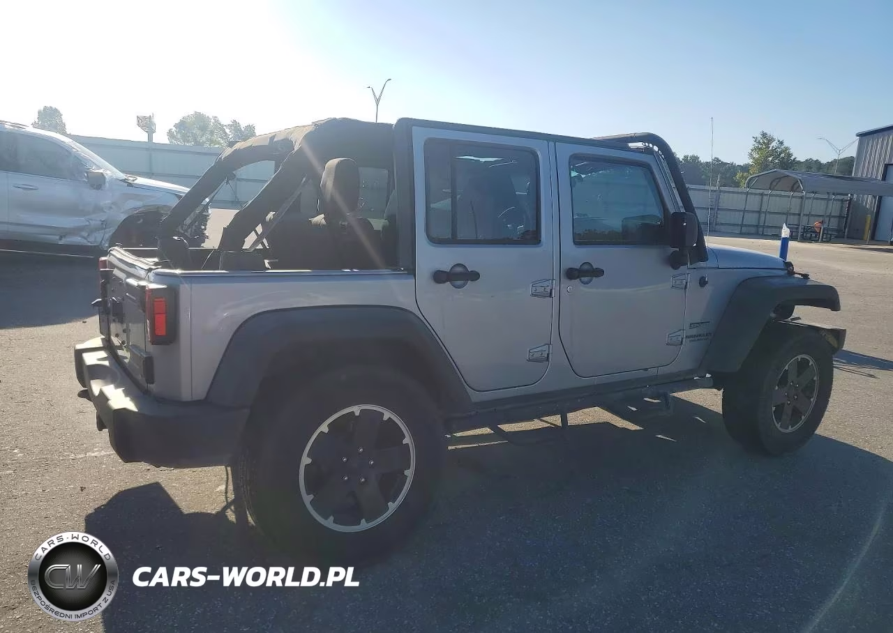 2013 Jeep Wrangler Unlimited Sport VIN:1C4BJWDG2DL667818 - 3
