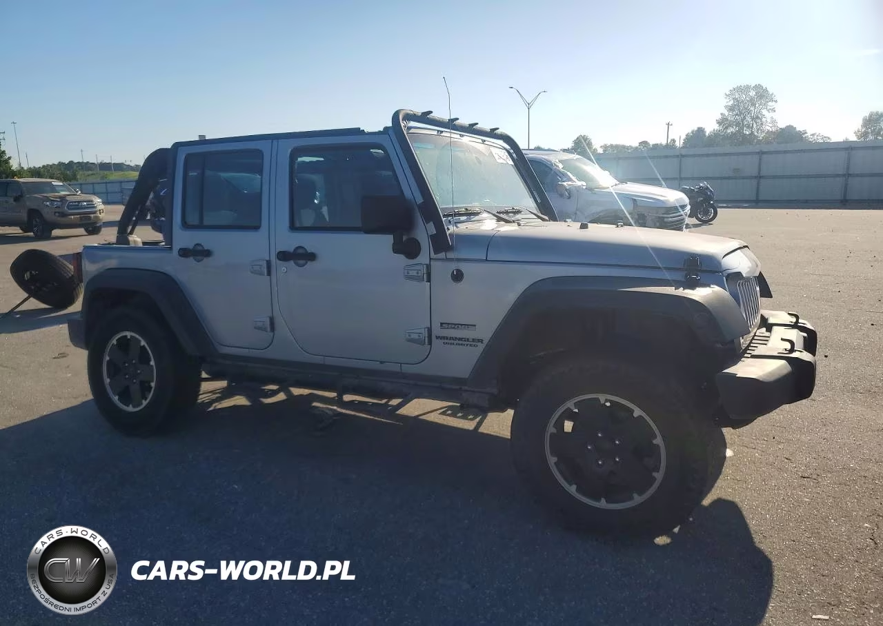 2013 Jeep Wrangler Unlimited Sport VIN:1C4BJWDG2DL667818 - 4