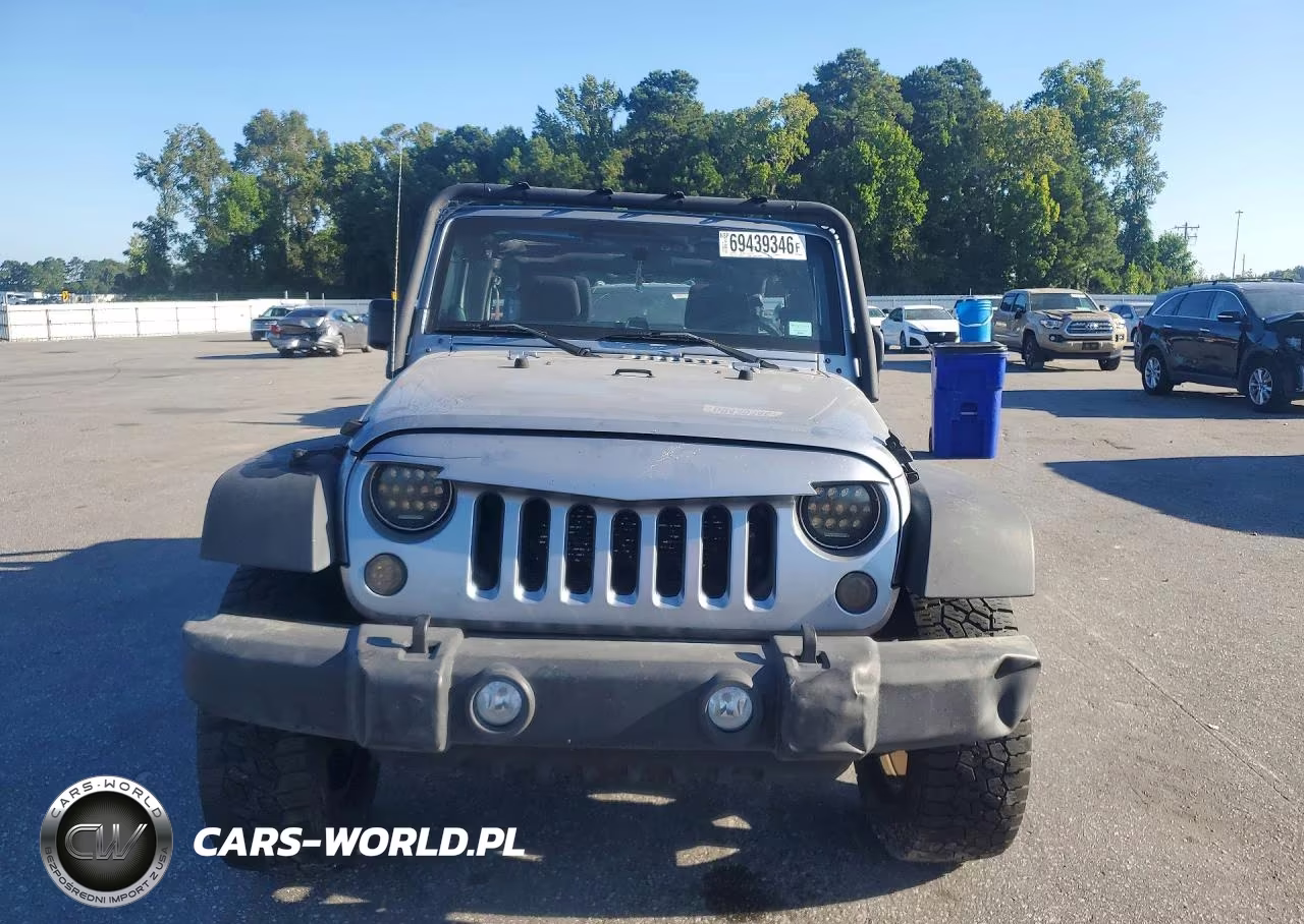 2013 Jeep Wrangler Unlimited Sport VIN:1C4BJWDG2DL667818 - 5