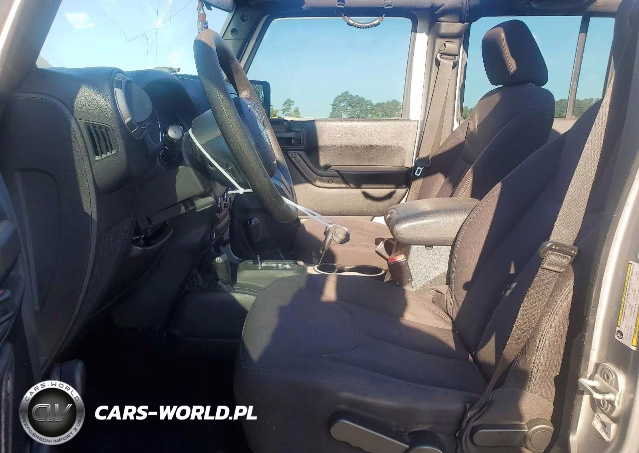 2013 Jeep Wrangler Unlimited Sport VIN:1C4BJWDG2DL667818 - 7