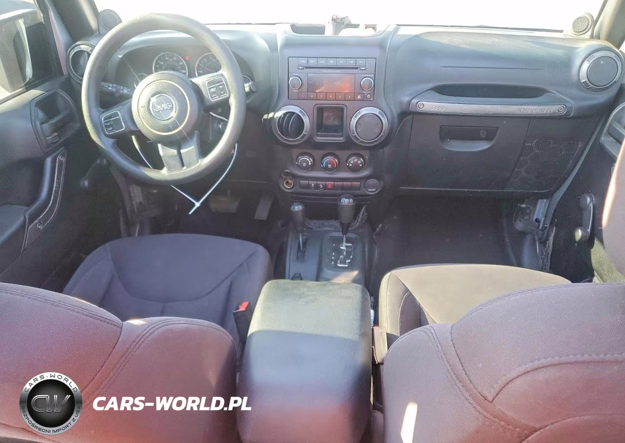 2013 Jeep Wrangler Unlimited Sport VIN:1C4BJWDG2DL667818 - 8