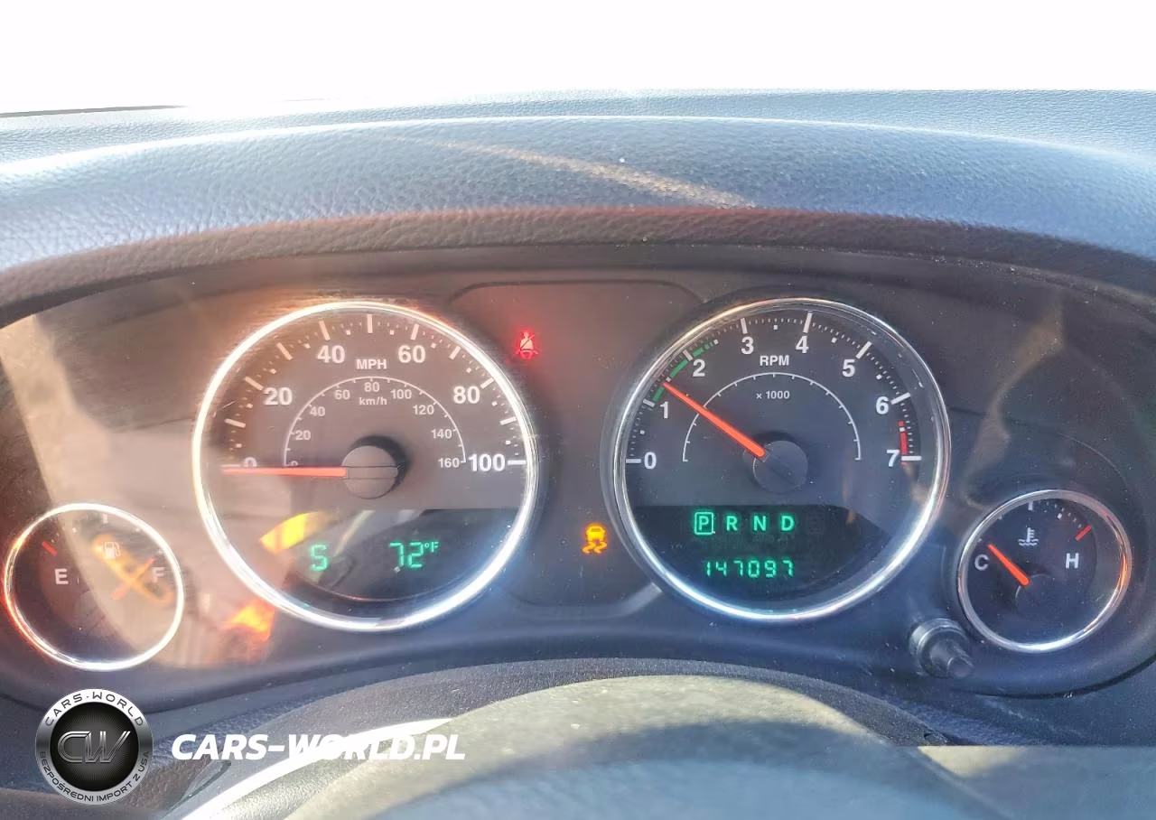 2013 Jeep Wrangler Unlimited Sport VIN:1C4BJWDG2DL667818 - 9