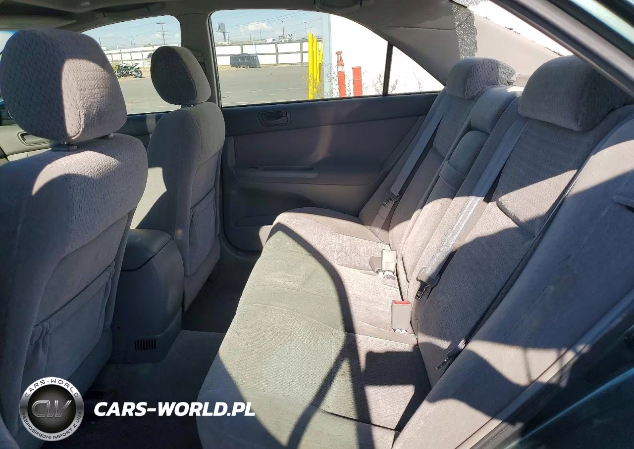 2004 Toyota Camry Le VIN:JTDBE32K940255374 - 10
